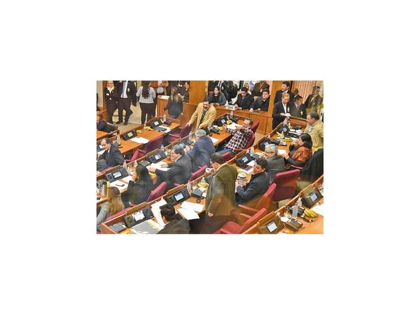 Analizan posibles cambios a ley sobre declaraciones juradas