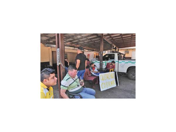 CDE: Agentes desvinculados exigen cobrar indemnización