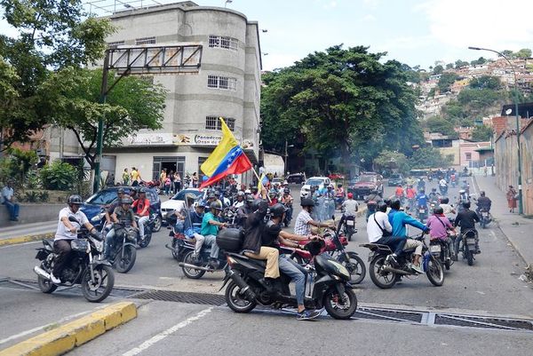 Más ataques de “colectivos” chavistas - Internacionales - ABC Color