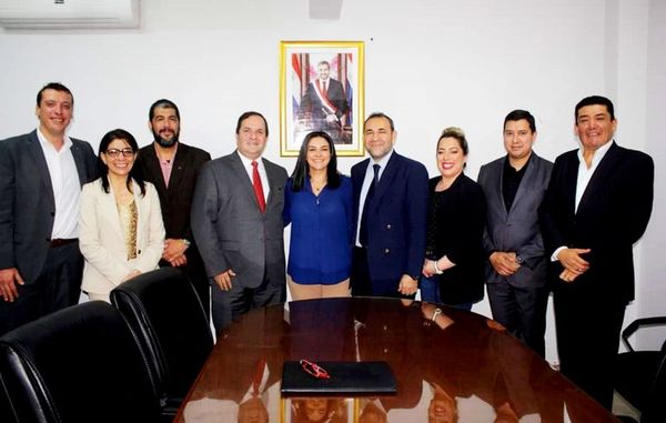 Diputada de ANR ubica a su hija en Crédito Agrícola - Política - ABC Color
