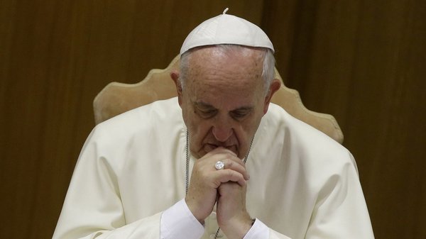 El papa pide rezar para expresar cercanía a los migrantes y refugiados | .::Agencia IP::.