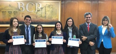 Alumnas del Colegio Las Almenas lograron primer lugar en el Concurso Banca Central | .::Agencia IP::.