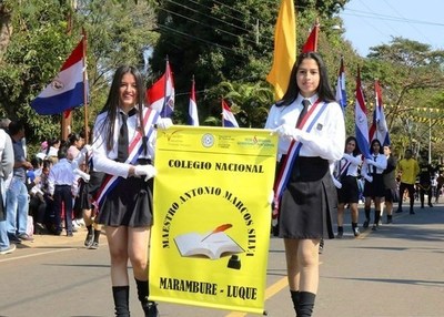 HONRAN A SAN ROQUE CON COLORIDO DESFILE •