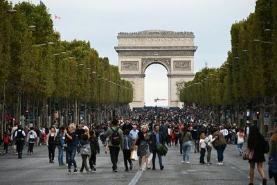 Más de 150 detenidos en jornada de manifestaciones en París