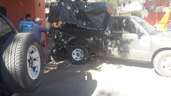 Militar y quinielero resultan heridos tras accidente - Nacionales - ABC Color