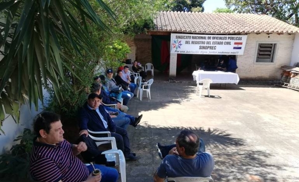 HOY / Sindicatos del Registro Ciivil van a huelga en reclamo a la equiparación salarial