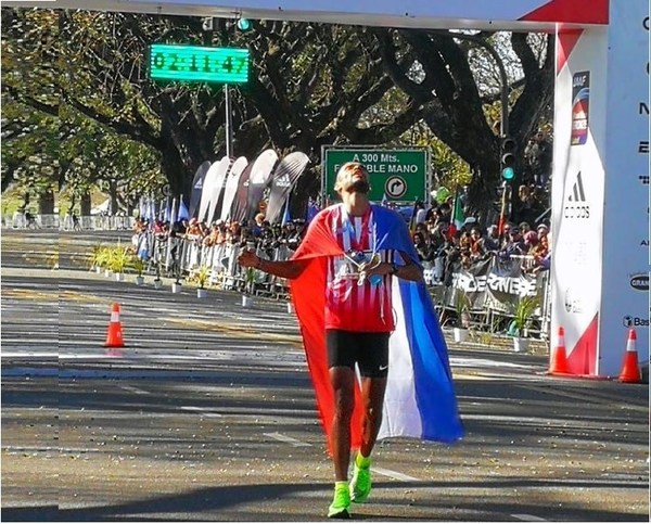 El paraguayo Derlis Ayala, campeón sudamericano de la maratón de Buenos Aires - ADN Paraguayo