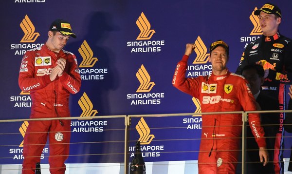Vettel gana en Singapur y pone fin a una larga sequía de victorias