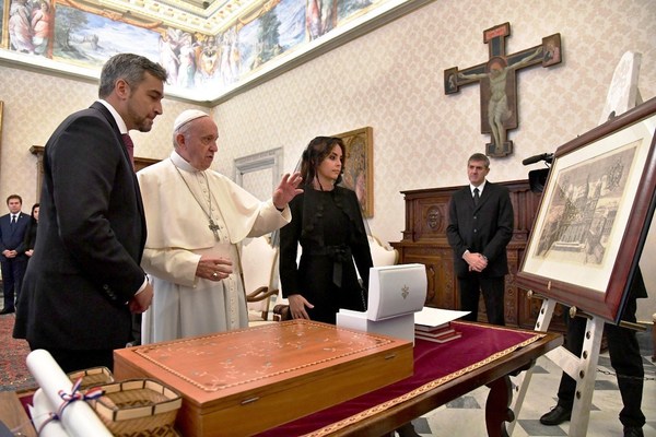 Papa Francisco recibió al presidente paraguayo •