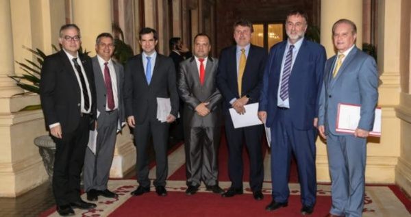 Plan para dinamizar economía incluye construcción de 5.000 viviendas en el segundo semestre