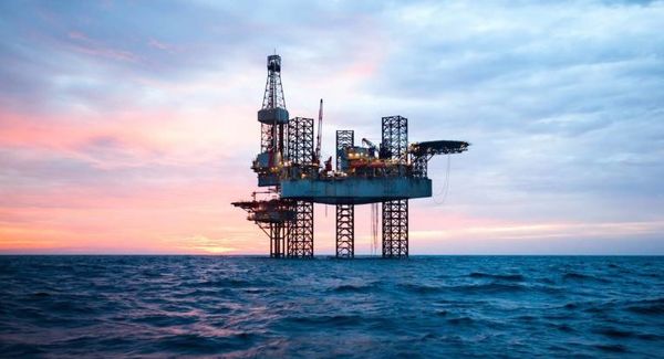 Retrocede precio del petróleo