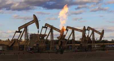 Precio del petróleo cae debido a tensiones comerciales entre China y EE.UU