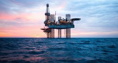 Los precios del petróleo subieron alrededor de 1%