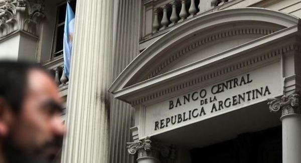 El dólar en Argentina se mantiene por debajo de la zona de no intervención
