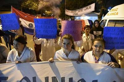 Empiezan movilizaciones por el tema Presupuesto: Funcionarios de Clínicas harán huelga a partir de mañana - ADN Paraguayo