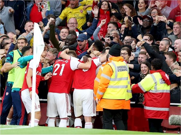 El Arsenal remonta con uno menos ante el Aston Villa y corta la mala racha