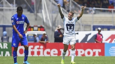 HOY / Iturbe salva a Pumas de perder ante Cruz Azul con un golazo