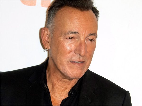 Bruce Springsteen celebra sus 70 años con un ojo puesto en el cine