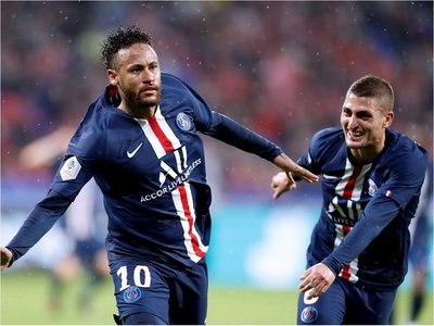 Neymar da el triunfo al PSG en su visita a Lyon