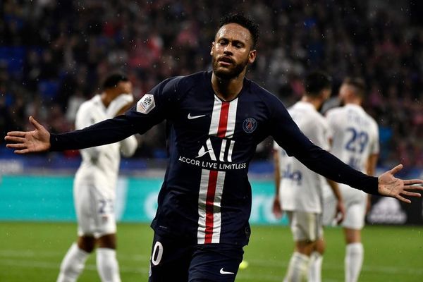 Una genial maniobra de Neymar rescata al PSG - Fútbol - ABC Color