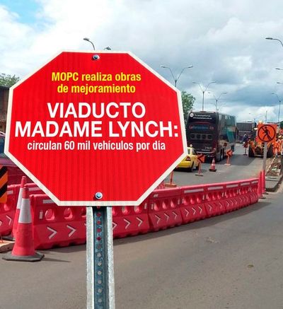 Obras sobre viaducto de Mariscal López, también de noche