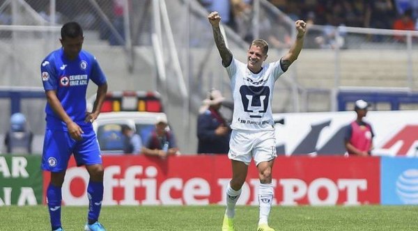 Con un golazo, Iturbe salvó a Pumas de la derrota