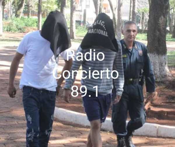 Detienen a dos jóvenes con orden de captura