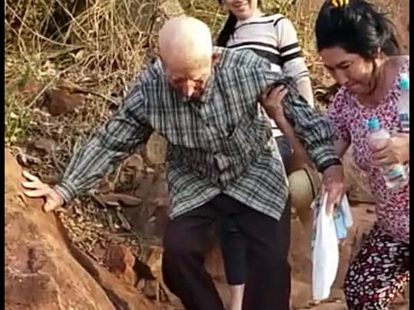 "Me siento joven aún", dijo Chacoré de 102 años tras subir al cerro