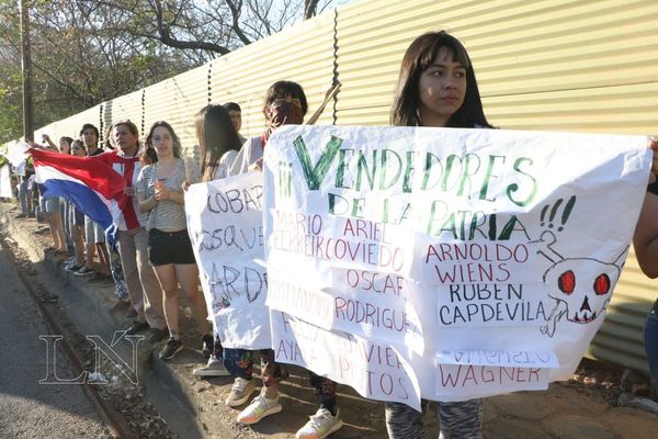 Ciudadanos cercan el Jardín Botánico en contra de obras