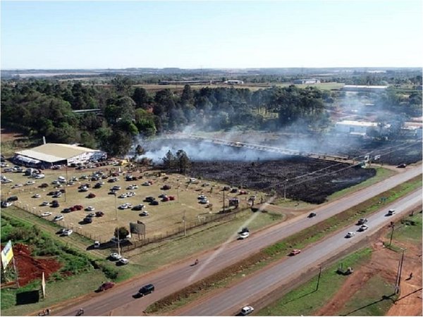 Minga Guazú: En bienvenida a Cartes incendiaron dos pastizales