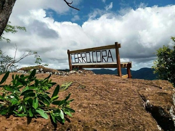 Mujer falleció tras caer desde la cima del Cerro Cora