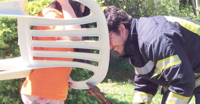 Nenita se quedó atrapada en una ¡silla de plástico!