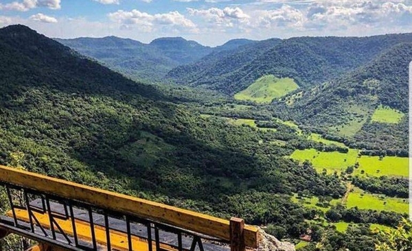 HOY / Madre e hijo murieron al caer del cerro: ella se mareó, él intentó salvarla