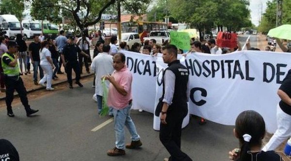 Funcionarios del Hospital de Clínicas comenzaron huelga de 30 días - ADN Paraguayo