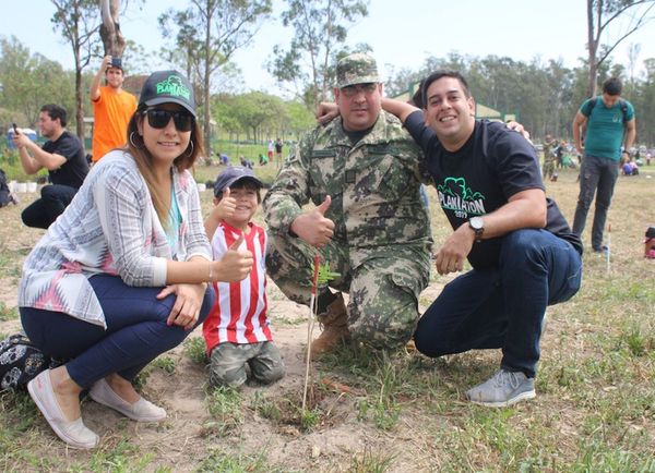 Plantatón sumó 10.000 arbolitos