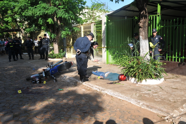 Enfrentamiento durante intento de asalto deja un guardia y un asaltante muertos en Pdte. Franco