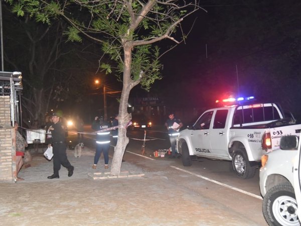 Se tropezó, cayó al pavimento y murió arrollada