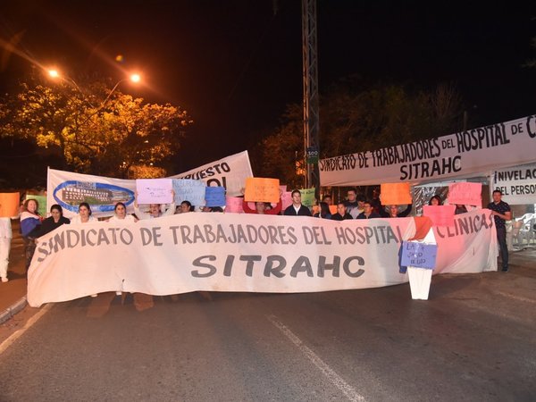 Trabajadores de Clínicas inician huelga