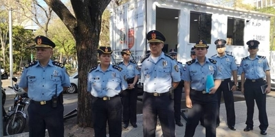 HOY / Instalan móviles policiales y funcionarán como “minicomisarías”