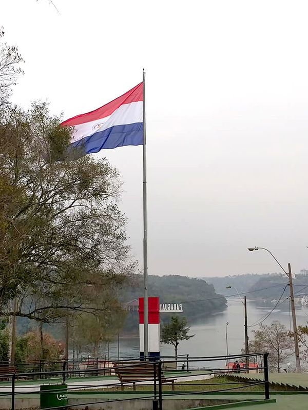 Bandera gigante ya flamea en el Hito Tres Fronteras
