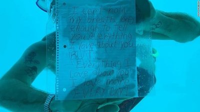 Se ahoga tras proponerle matrimonio a su novia bajo el agua en Tanzania