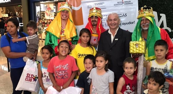 Yoayu recolecta juguetes para alegrar a los niños en el día de Reyes Magos