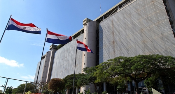 BCP baja la tasa de política monetaria para estimular la concesión de créditos