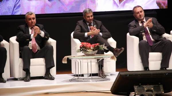 Ejecutivo analiza medidas para desarrollar y formalizar la economía nacional