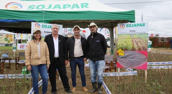 Inbio presentó variedades de Sojapar en la Expo Pioneros