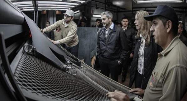 Autoridades visitan fábrica de asientos de cuero para vehículos de marca internacional ubicada en Lambaré