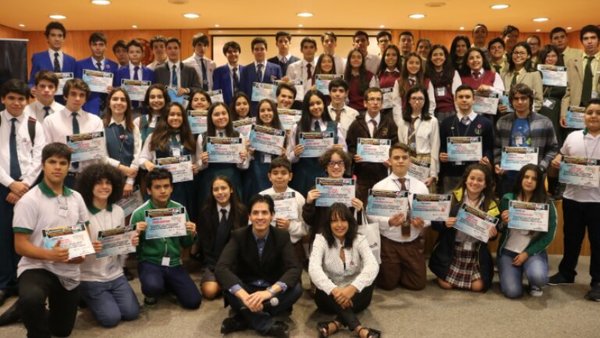 4 jóvenes ganan competencia de informática y representarán a Paraguay en Mundial de informática, en EE.UU