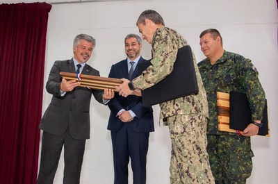 Mario Abdo visitó la Senad y condecoró a altos jefes militares » Ñanduti