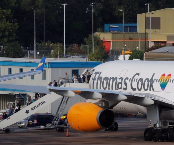El gigante de viajes Thomas Cook quiebra y deja varados a 600.000 turistas