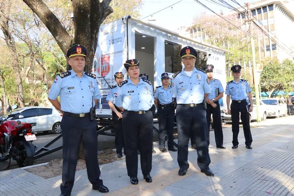 “Comisaría móvil” inaugura la Policía en pleno centro